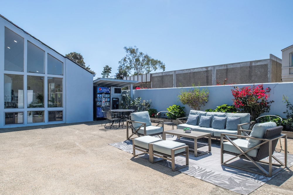 Cannery Row Inn 50/69