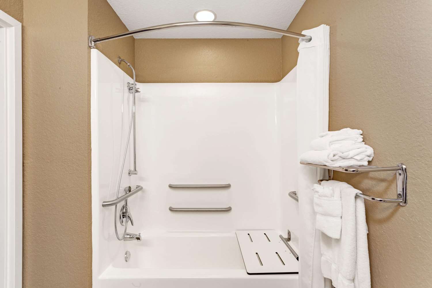 Microtel Inn & Suites by Wyndham Woodstock/Atlanta North 36/37