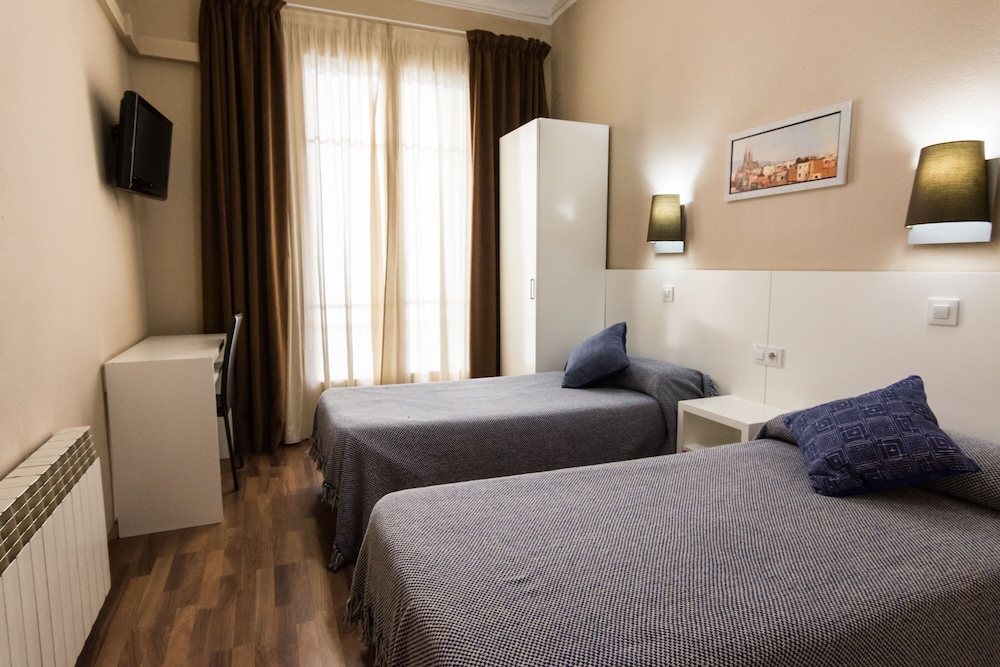 Hostal Lesseps 12/60