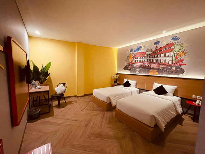 Gold, Twin Beds