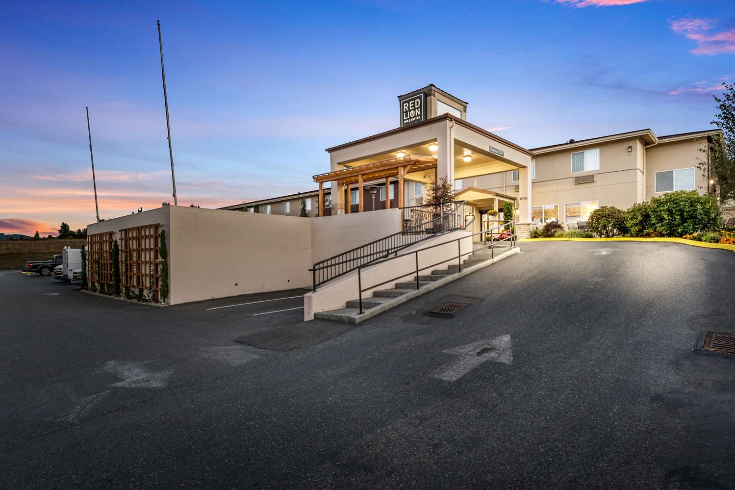 Red Lion Inn & Suites Sequim 16/22