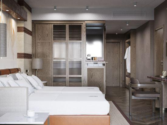 Superior, King and Twin Beds, Golf Course View