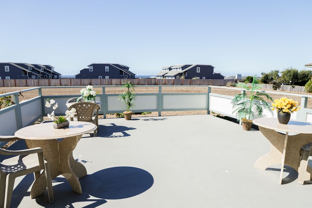 Sea Breeze Inn 60/64