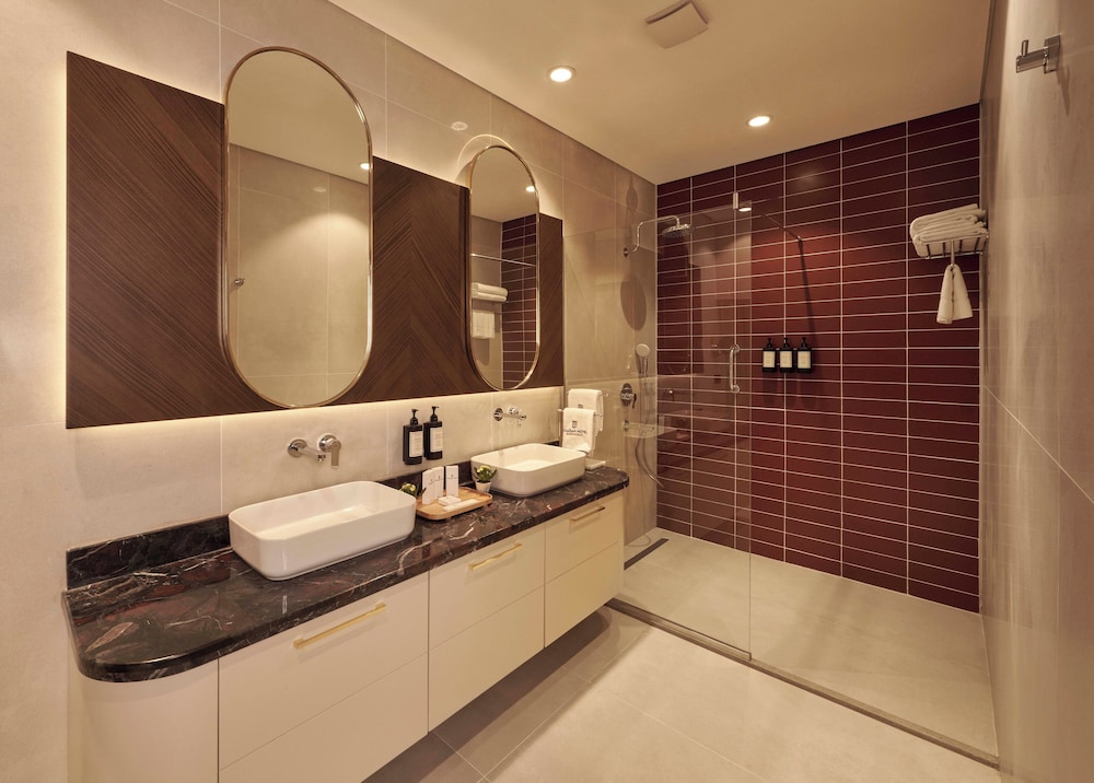 Ciragan Hotel Bosphorus Istanbul 67/68