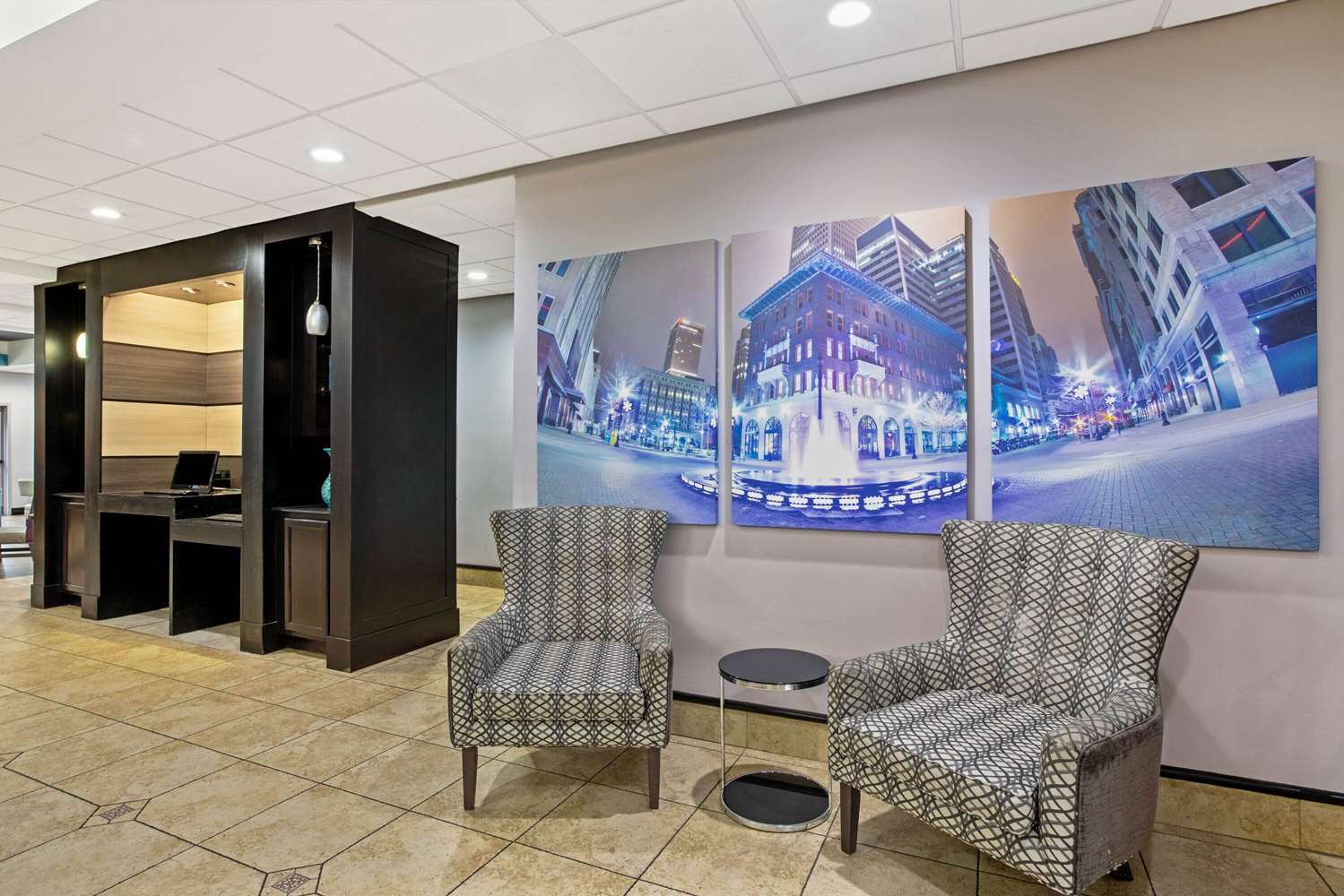 La Quinta Inn & Suites by Wyndham Tulsa Airpt / Expo Square 19/35