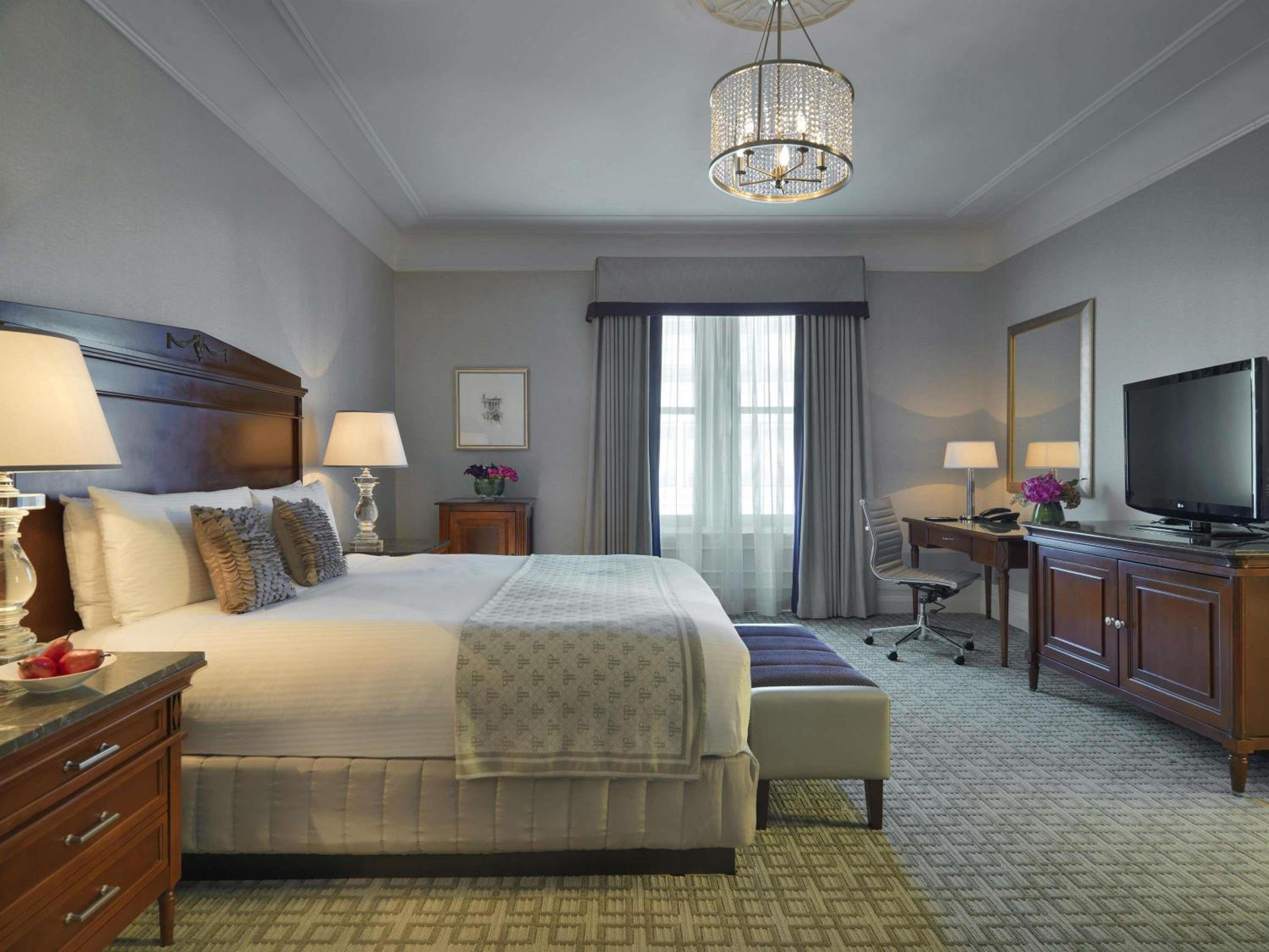 FAIRMONT GOLD, KING BED