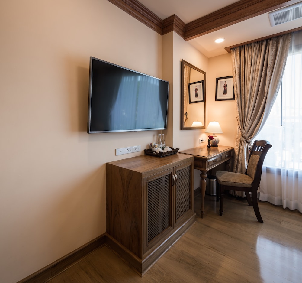 Peak Nimman Prestige Hotel 38/68