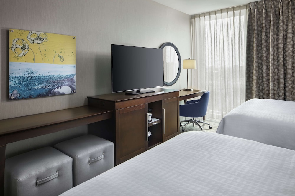 Hampton Inn and Suites Teaneck Glenpointe, NJ 7/41