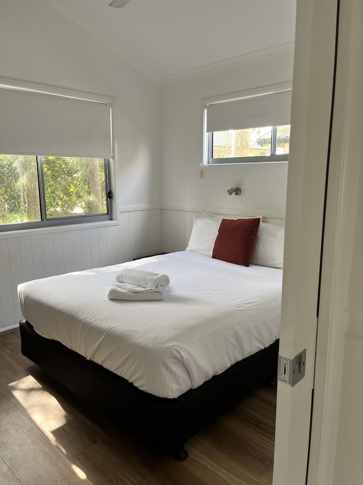 Nepean Shores Riverside Resort & Conference Centre 9/45