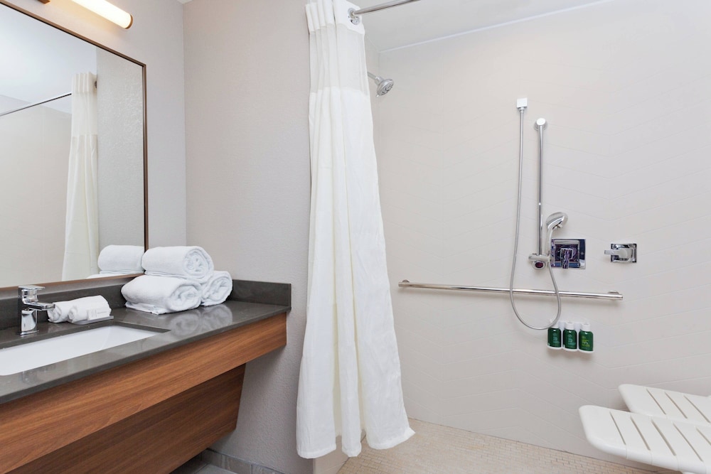 Fairfield Inn And Suites By Marriott Birmingham Colonnade 29/30