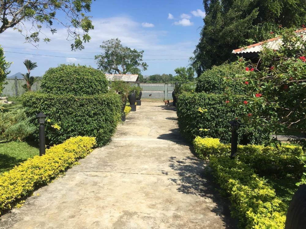Flower Garden Lake Resort 41/50