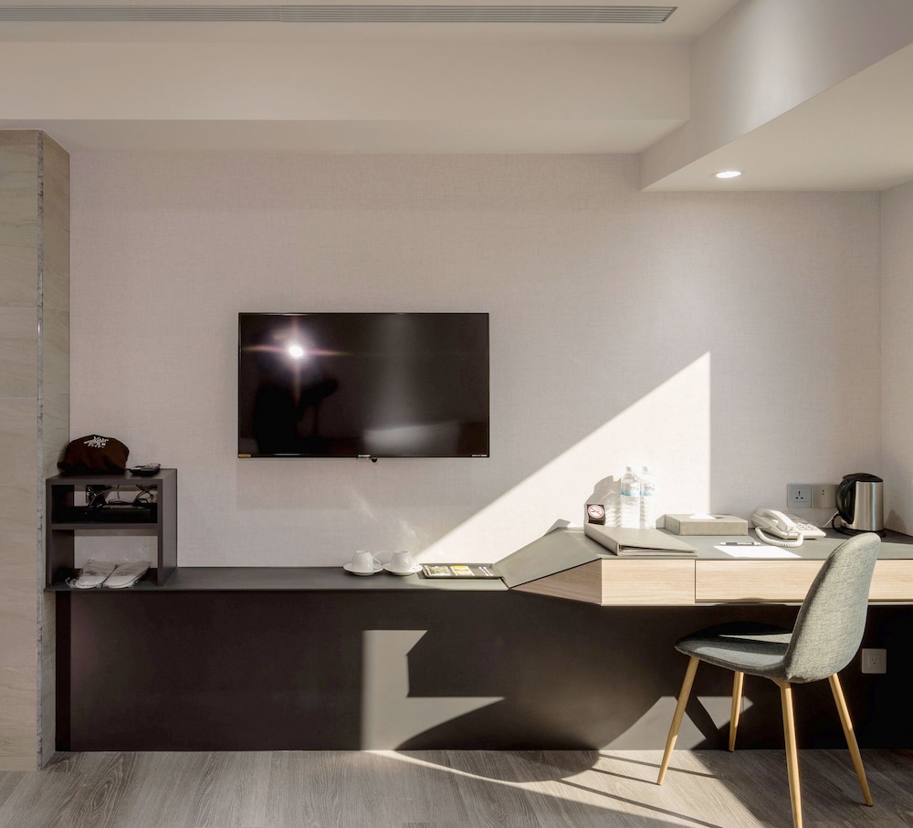 D.D Hotel 37/43