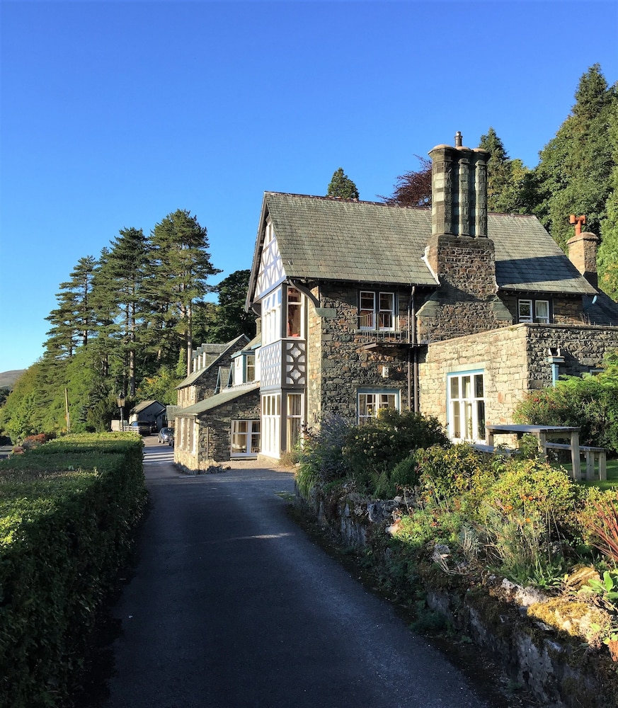 Ravenstone Manor 1/46
