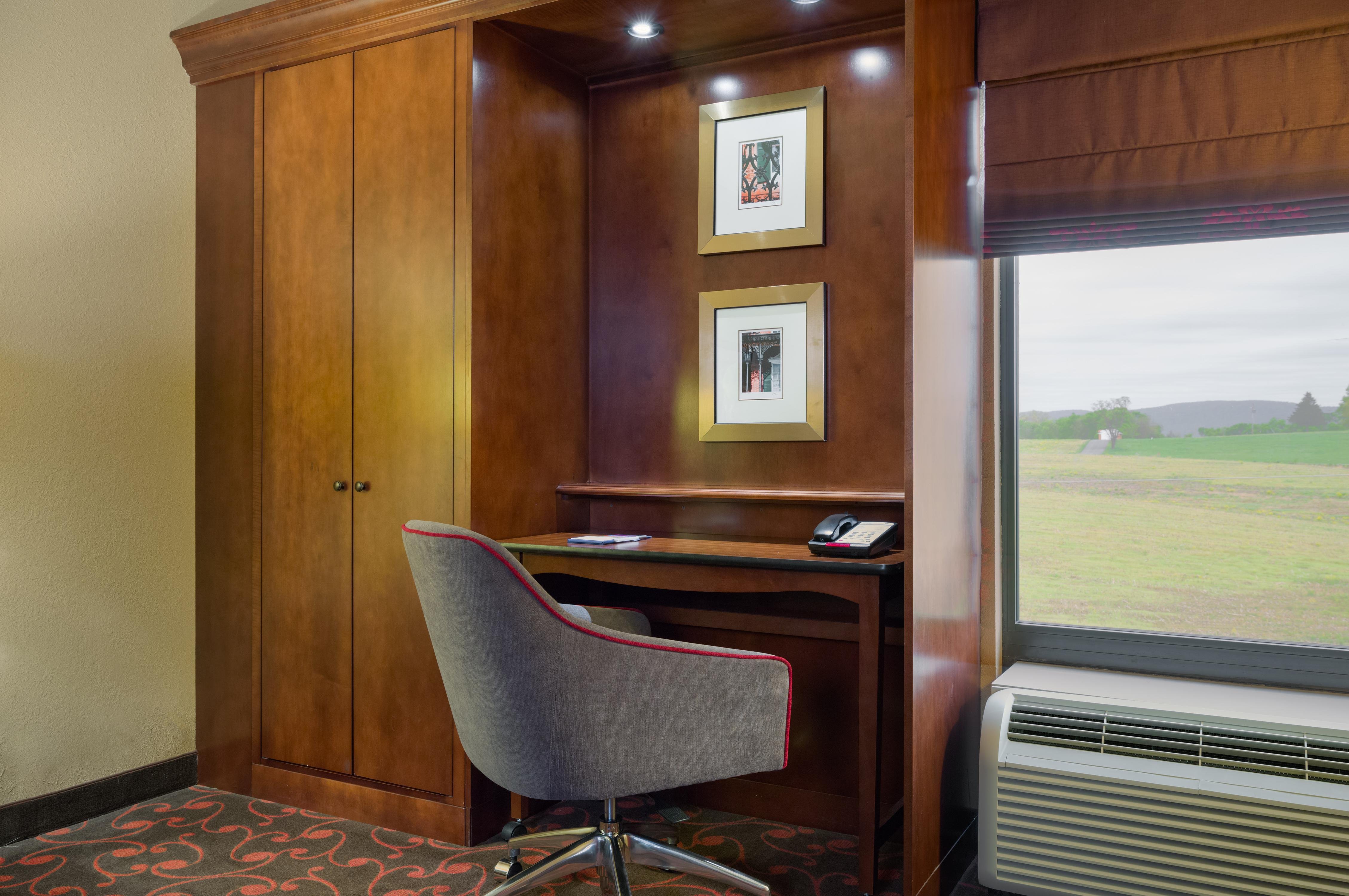 Larkspur Landing Hotel Carlisle 3/28