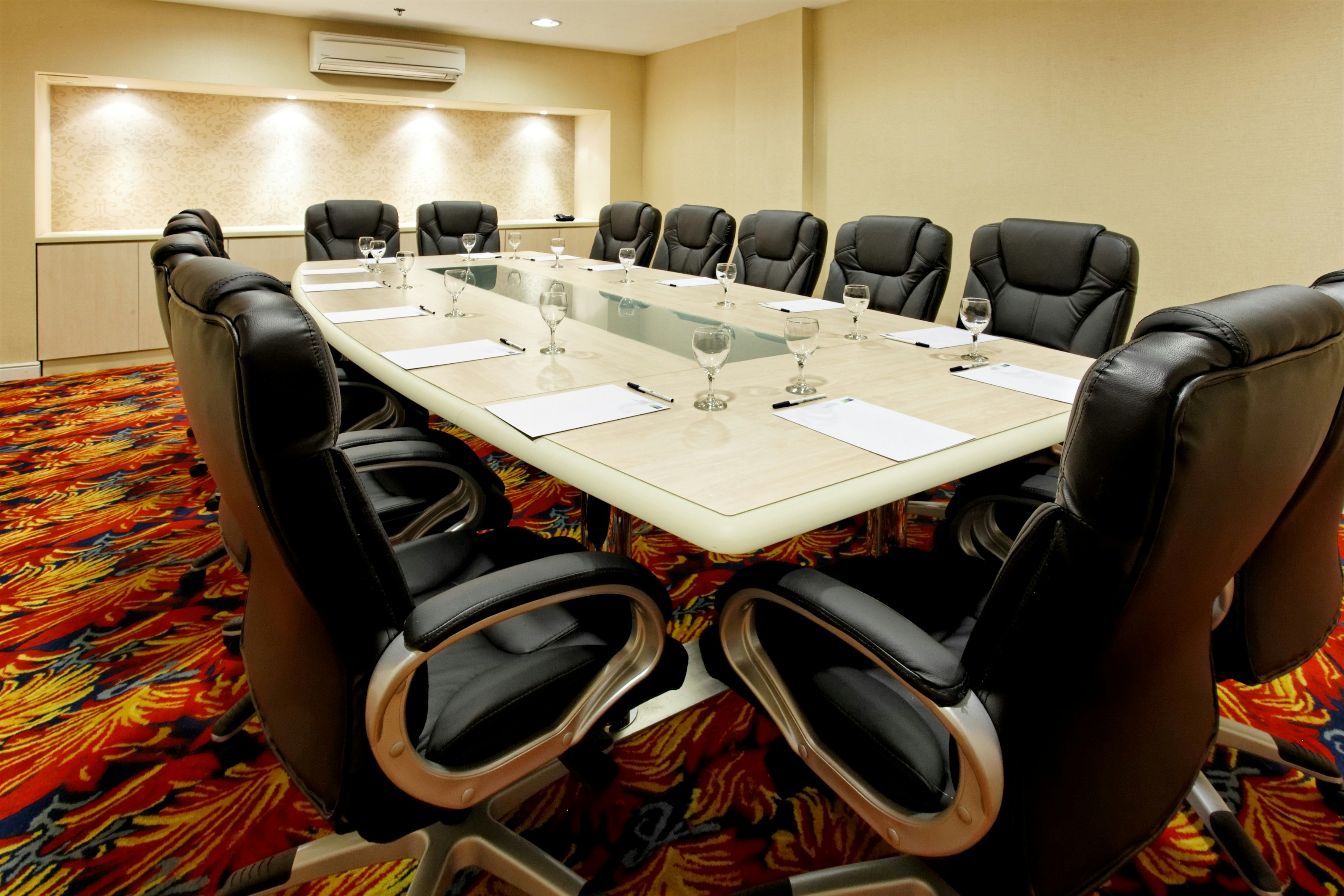 HOLIDAY INN EXPRESS ROSARIO 54/56
