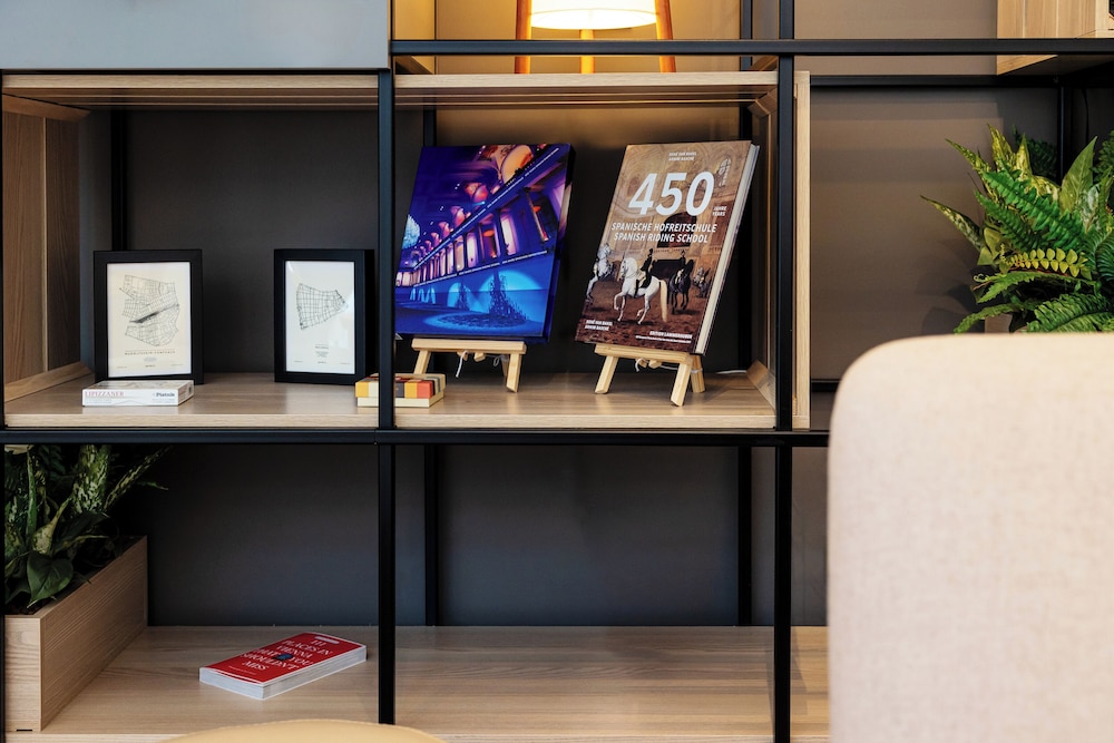 Intercity Hotel Wien 18/65