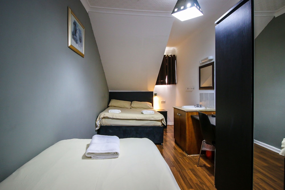 Charing Cross Guest House 38/62