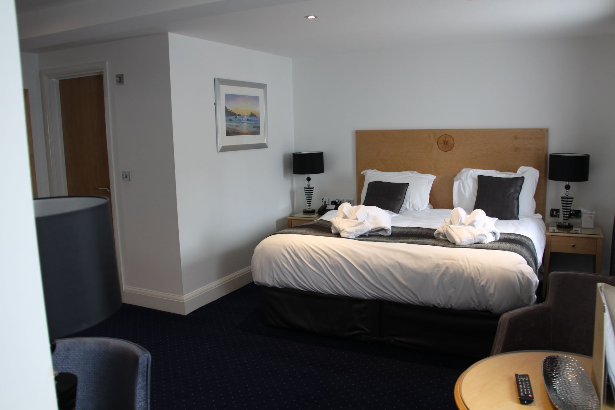 DELUXE, DOUBLE OR TWIN BED