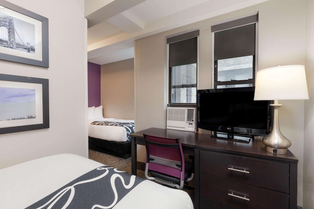 La Quinta Inn & Suites by Wyndham New York City Central Park 52/61