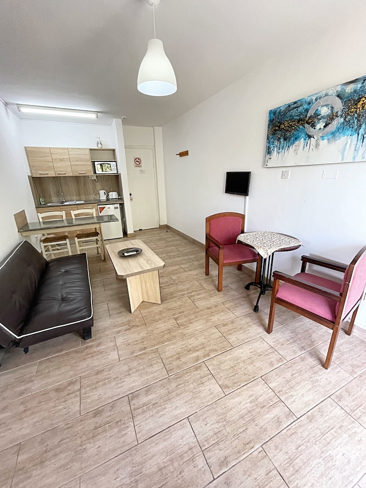 Antonis G Hotel Apartments 28/50