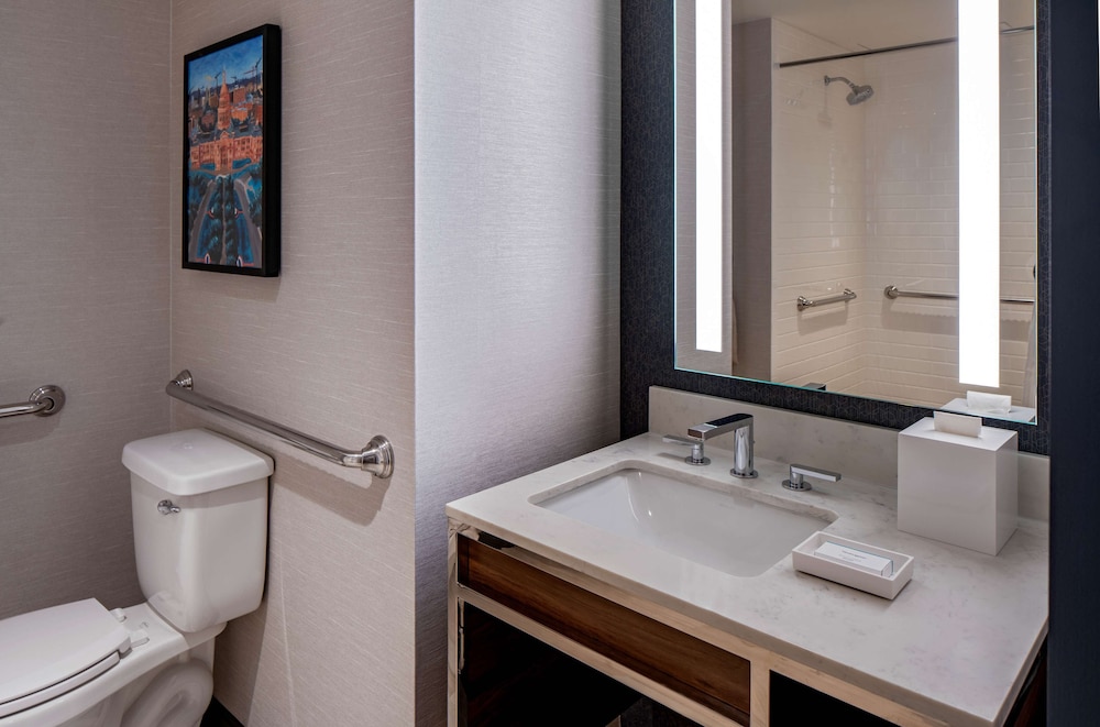 Hilton Garden Inn Austin University Capitol District 8/54