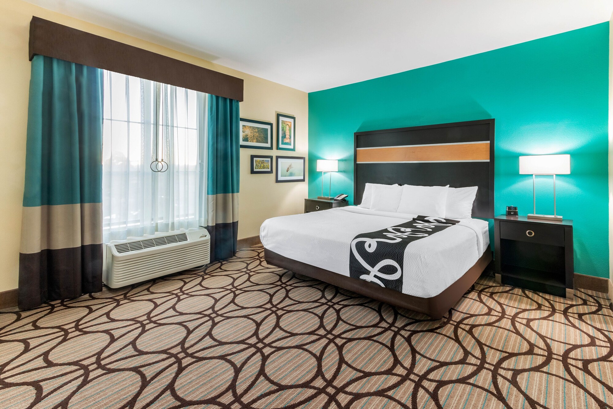 Deluxe, Suite, King Bed, Accessible