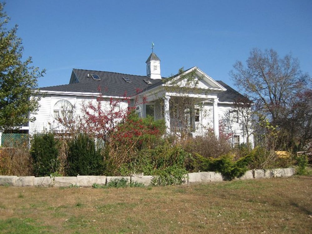 Inntiquity A Country Inn 4/50