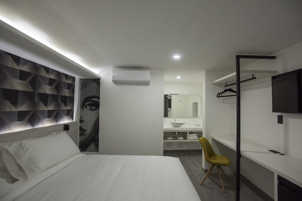 The Andy Hotel 30/64