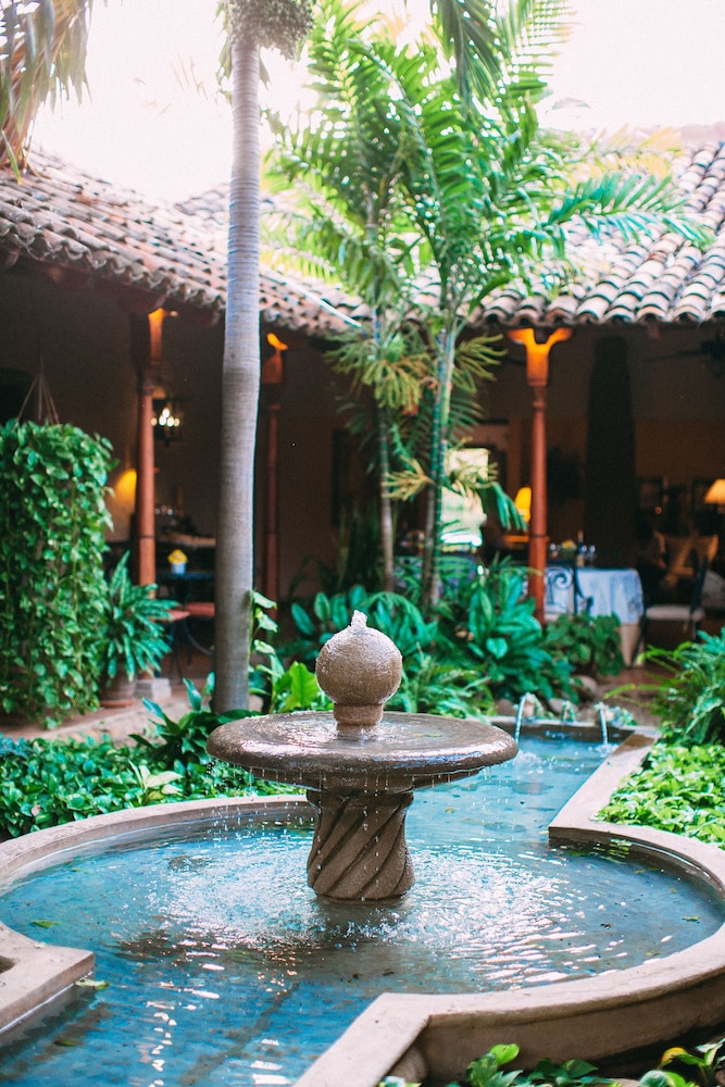 Hotel Los Robles 61/62