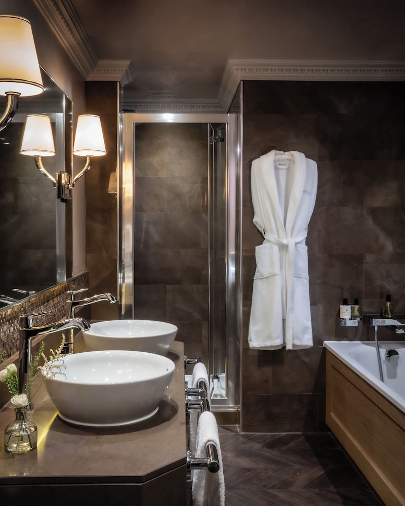 New Hall Hotel Spa 47/50