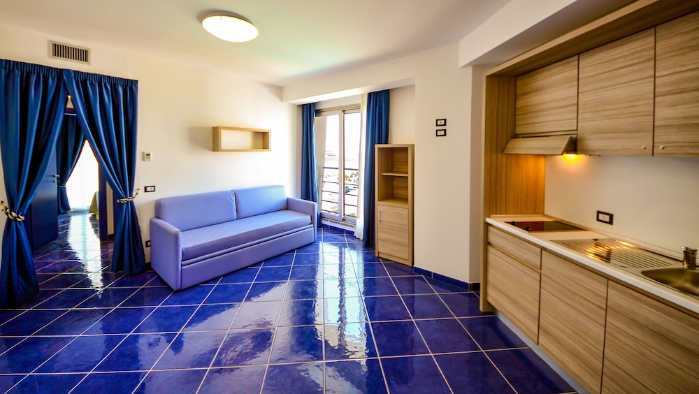 Astro Suite Hotel 17/50