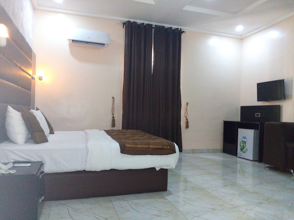 Bana Hotel & Suites 8/27