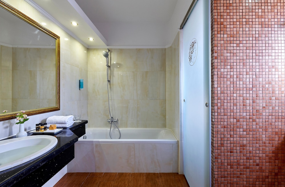 Alexander Beach Hotel & Village Resort 48/49