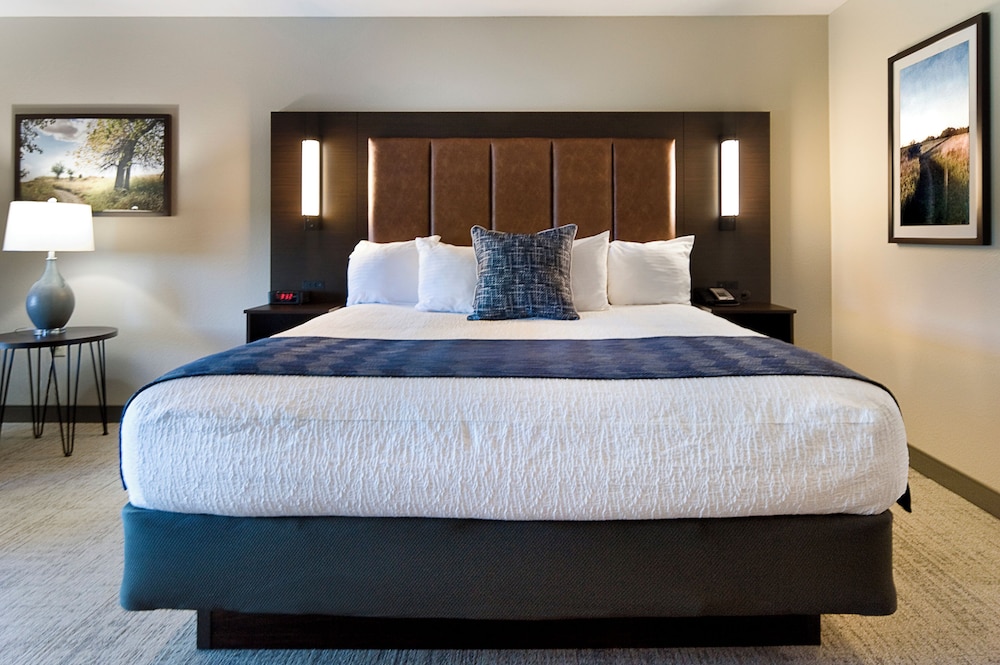 Courtyard, Classic, King Bed, Accessible