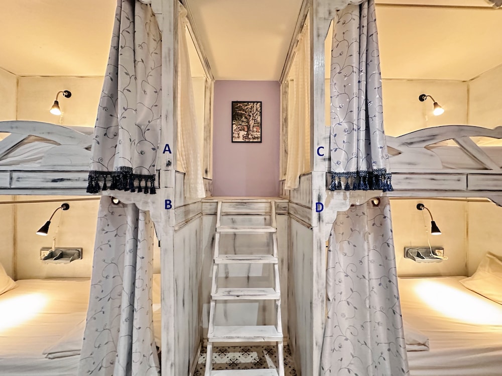 The Luna Hostel 38/50
