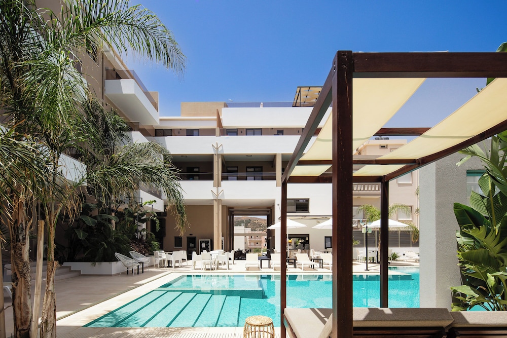 Sapphire Blue Suites 61/87