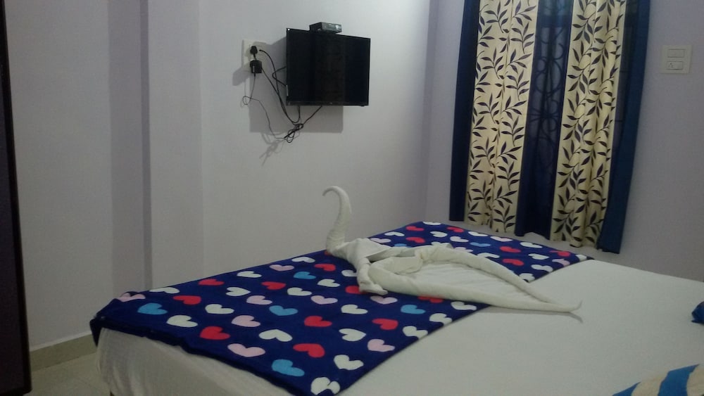 Swati Hotel 38/72