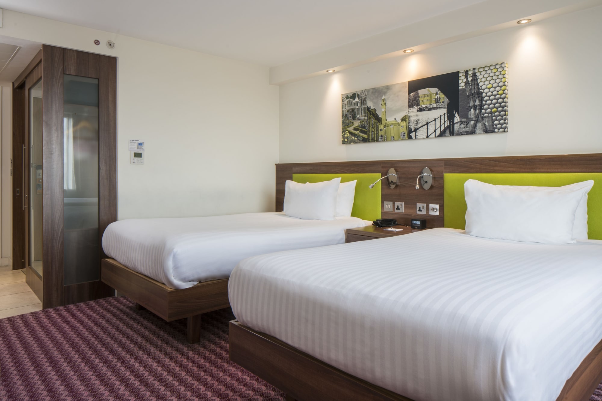 ROOM, TWIN BEDS
