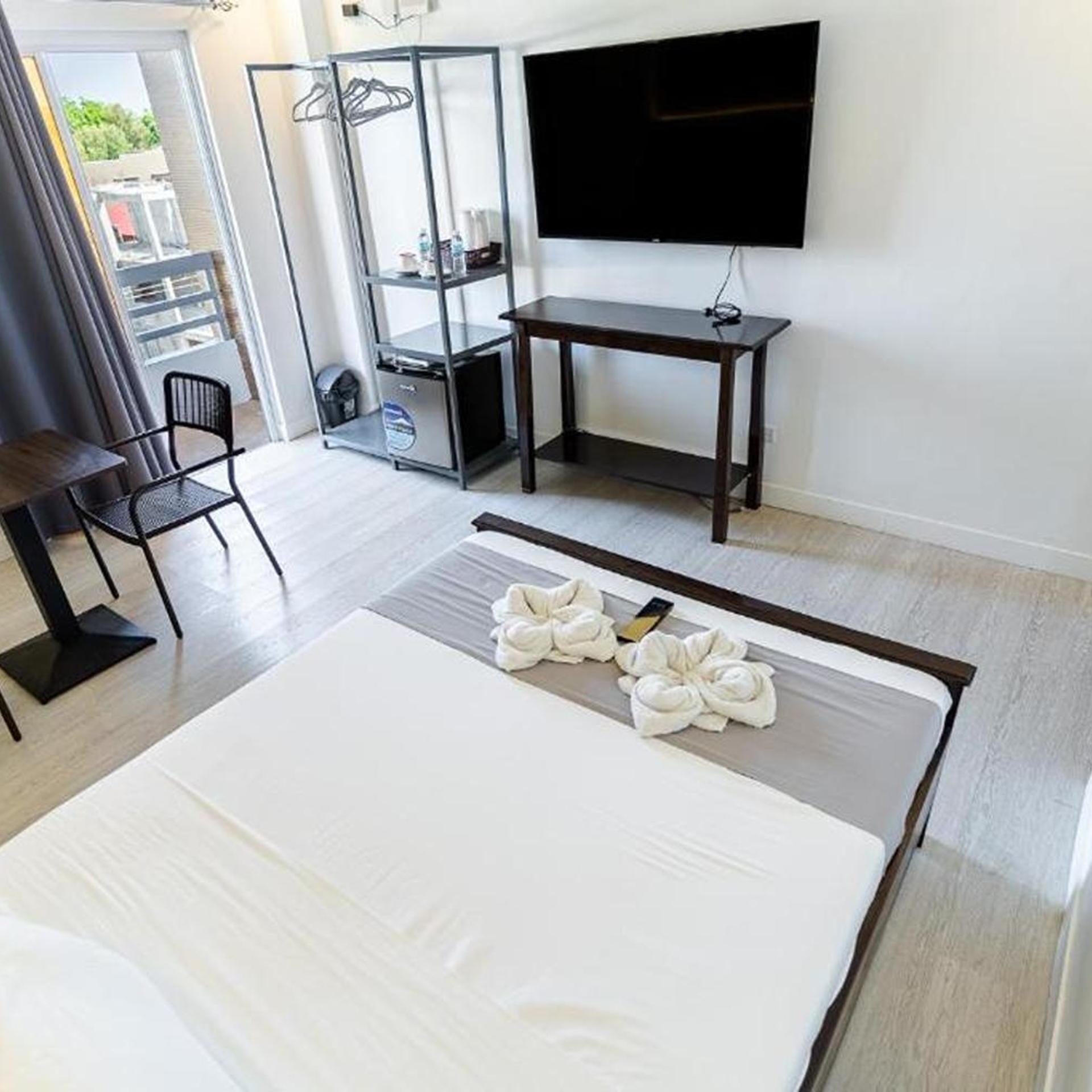 Spotlight Hotel near Hundred Islands Wharf 15/44