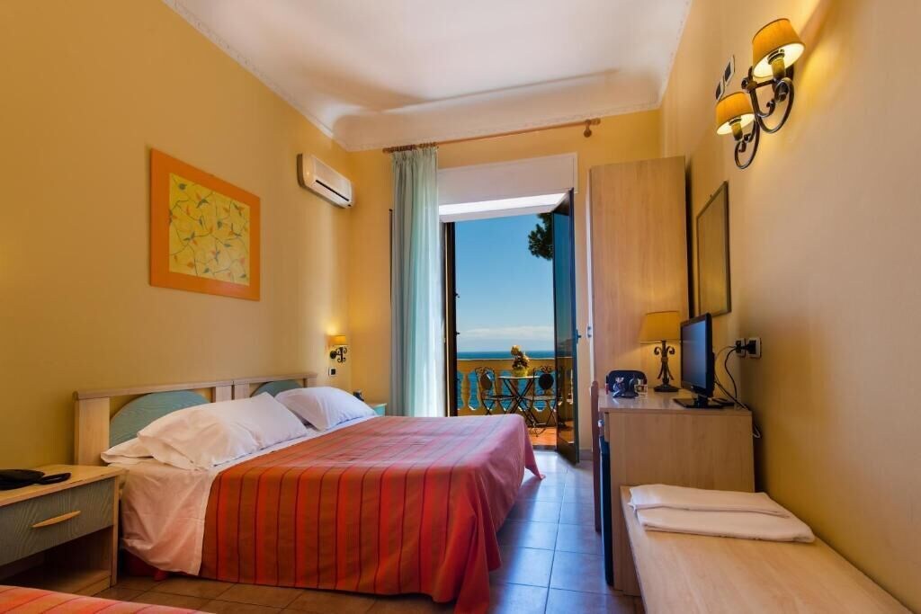 COMFORT, DOUBLE OR TWIN BED, SEA VIEW, BALCONY