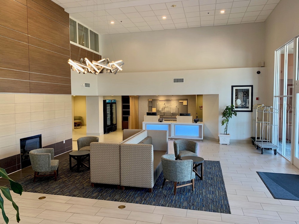 Holiday Inn Express Hotel & Suites Tracy 41/77