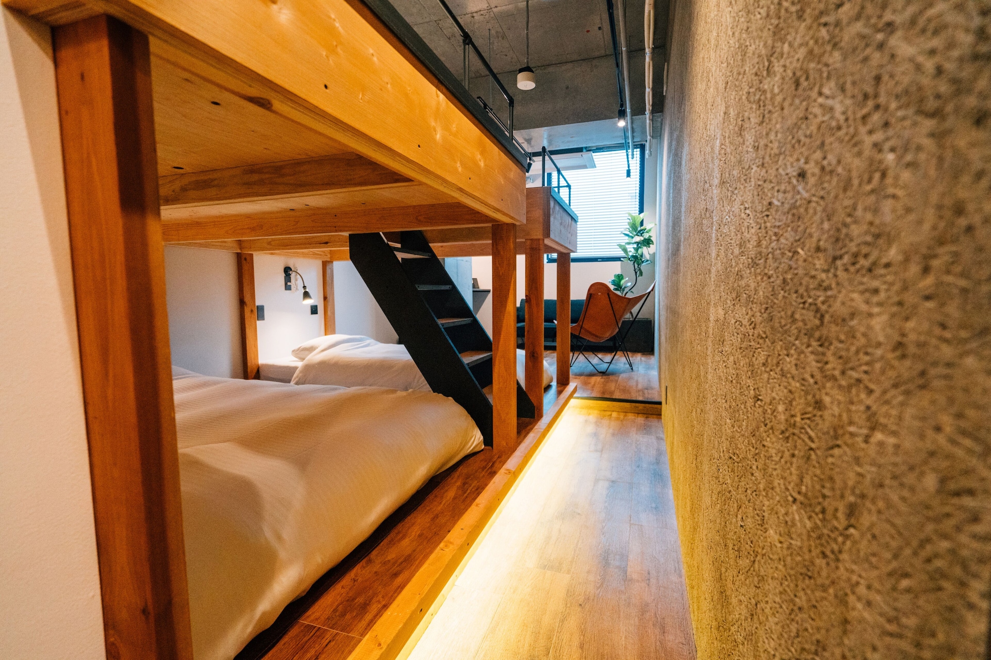 DELUXE, TWIN BEDS, 2 DOUBLE BEDS