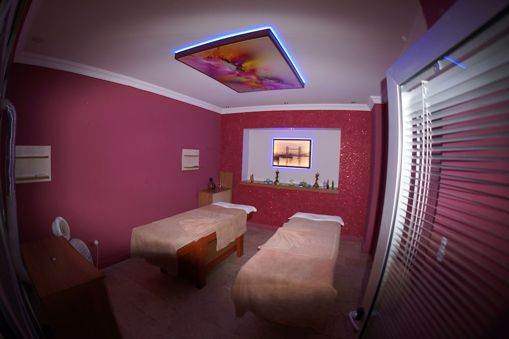 Tonoz Beach Hotel 35/69