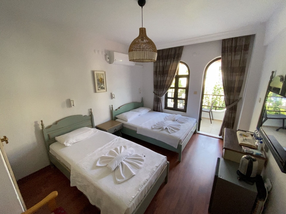 STANDARD, TRIPLE, BEACH FRONT, PARTIAL SEA VIEW
