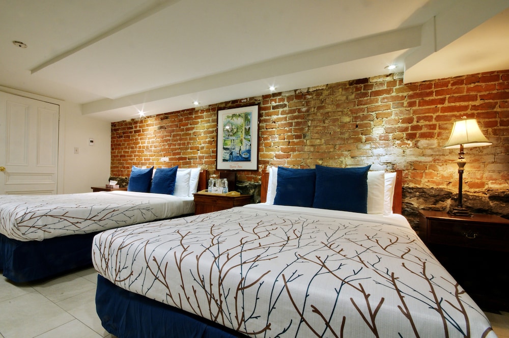 Basement, Quadruple, 2 Queen Beds