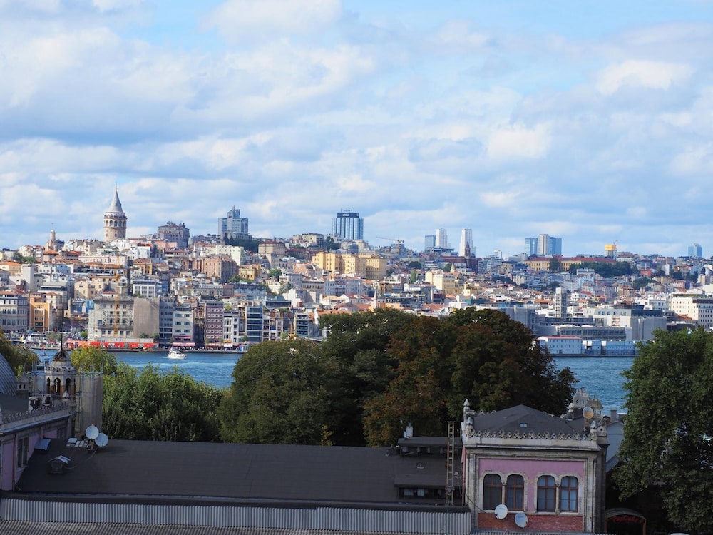Ethnica Old City Hotel 58/61