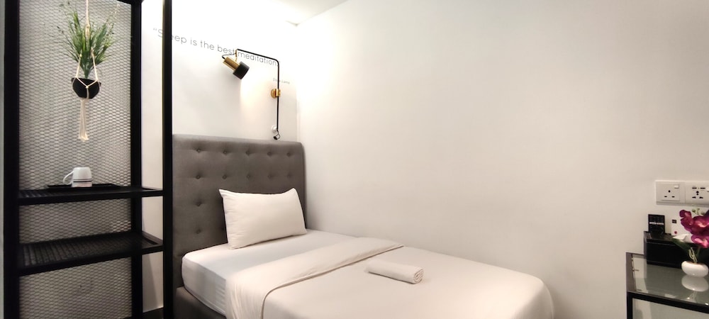Z Hotel Ara Damansara, LRT, Mall, Airport 18/37