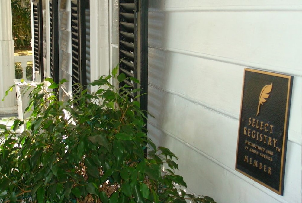 Rhett House Inn 6/50