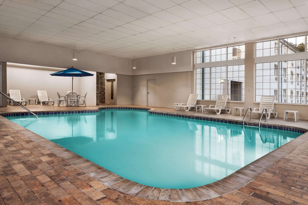 Ramada By Wyndham Pigeon Forge North 7/57