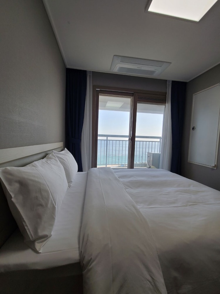 PREMIER, SUITE, MULTIPLE BEDS, OCEAN VIEW